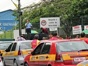 Manifestação em Manaus cobra valorização das autoescolas e segurança no trânsito