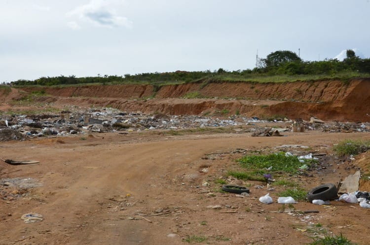 Novo deslizamento acende alerta para 'puxadinho' no lixão em Manaus
